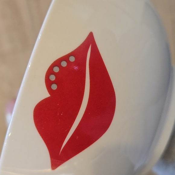 Oleg Cassini Set of Two "Kiss and Tell" Bowls - Picture 4 of 8